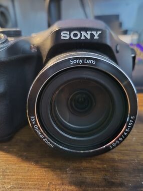 Sony Cybershot H300 Camera with Sony Lens and 35x Optical Zoom